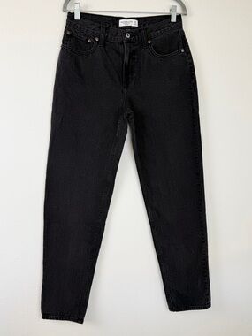 Abercrombie & Fitch Curve Love
Tapered Loose Jeans in Washed Black
Size 26 / 2